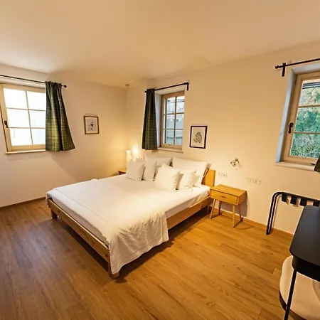 Old Coach House 3* Bled